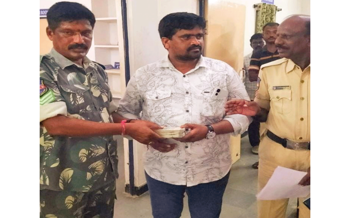 Suryapet Town : హెడ్ కానిస్టేబుల్ లింగయ్య నిజాయితీ