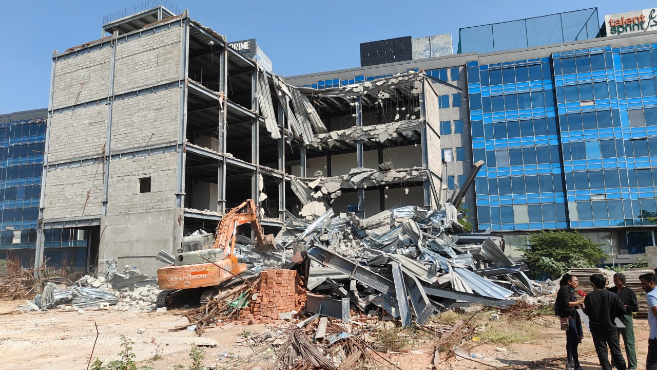 HYDRA | గచ్చిబౌలిలో హైడ్రా కూల్చివేతలు..