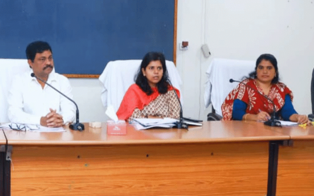 Nalgonda : 'అర్హులైన విద్యార్థుల‌కు ప్రీ, పోస్ట్ మెట్రిక్ స్కాల‌ర్‌షిప్‌లు వ‌చ్చేలా చూడాలి'