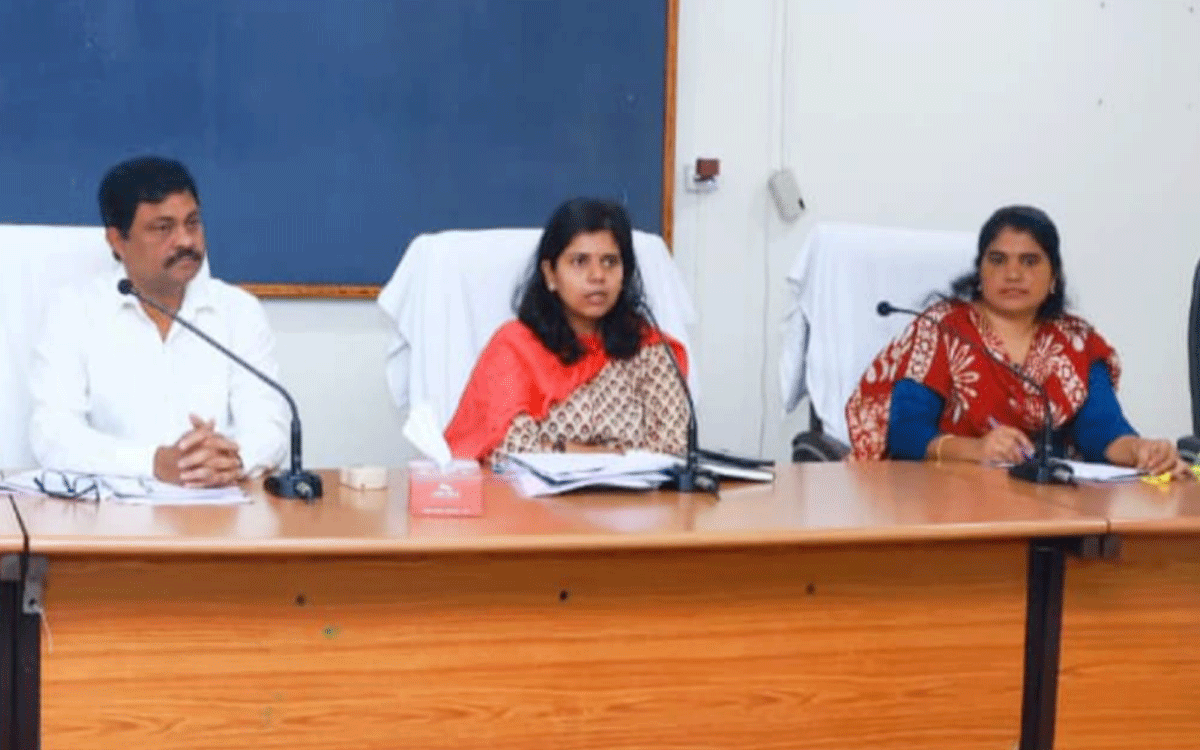 Nalgonda : ‘అర్హులైన విద్యార్థుల‌కు ప్రీ, పోస్ట్ మెట్రిక్ స్కాల‌ర్‌షిప్‌లు వ‌చ్చేలా చూడాలి’