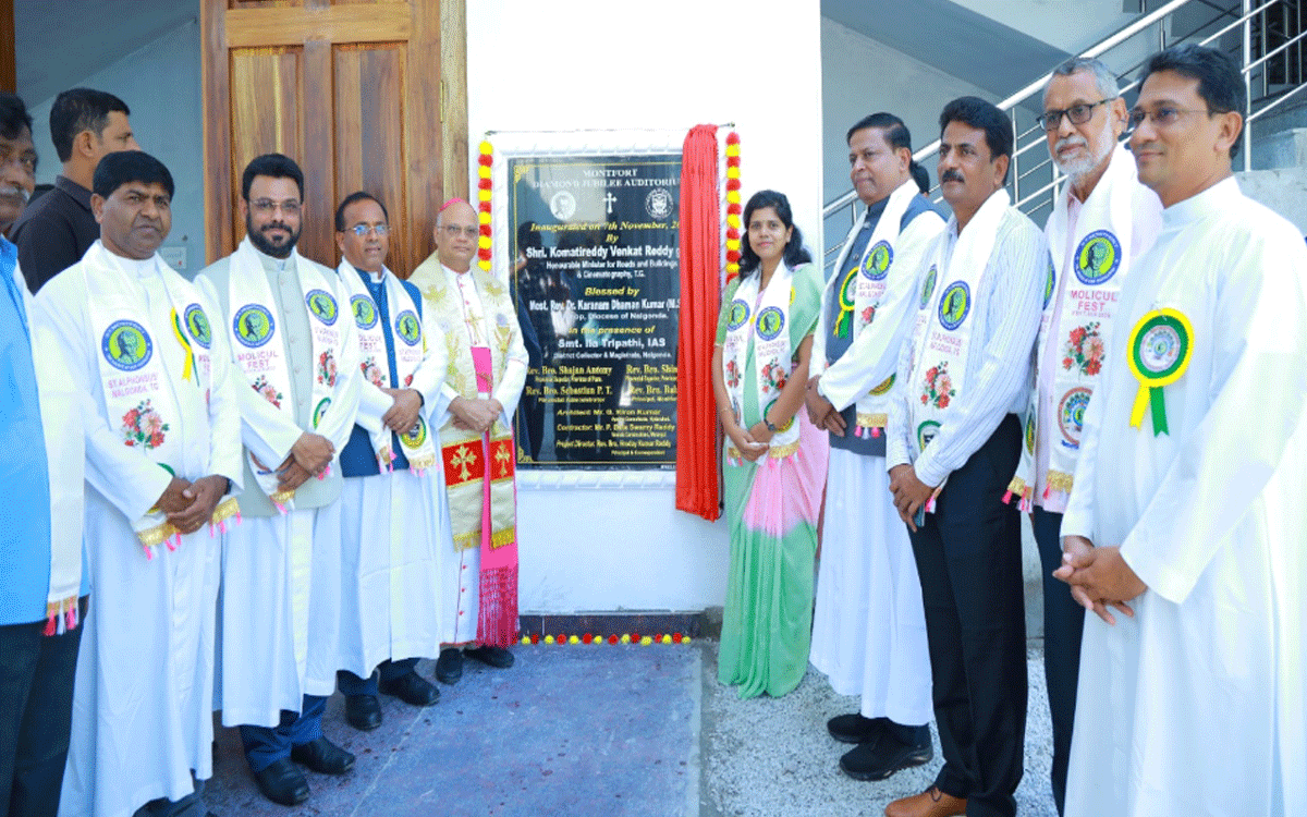 Ramagiri : విద్యతో పాటు పలు అంశాల్లో శిక్షణ హర్షనీయం : కలెక్టర్ ఇలా త్రిపాఠి