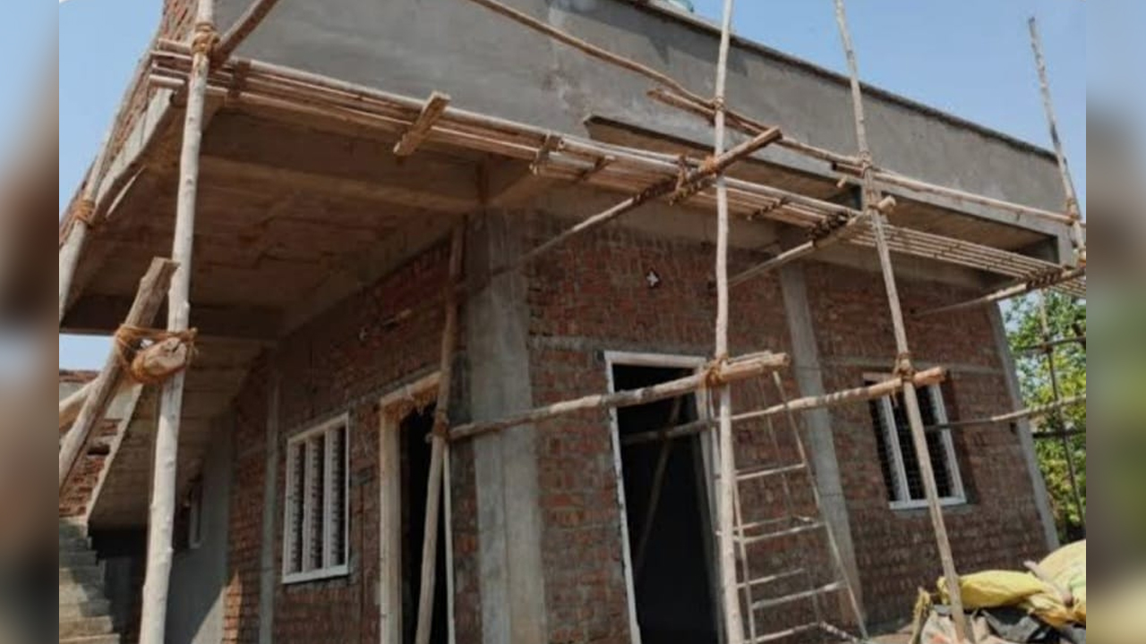 Indiramma Indlu | ఇందిరమ్మ ఇండ్ల నిర్మాణదారులకు షాక్!?.. లబ్దిదారులకు చెల్లించే మొత్తంలో కోత!