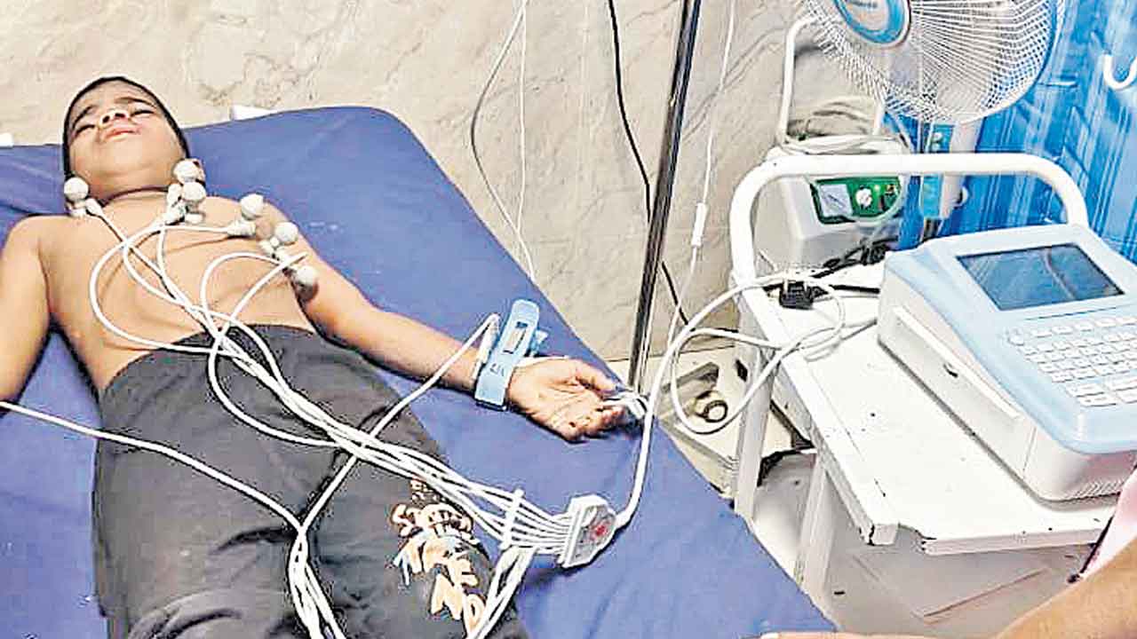 విద్యుత్తు షాక్‌ తగిలి విద్యార్థికి గాయాలు