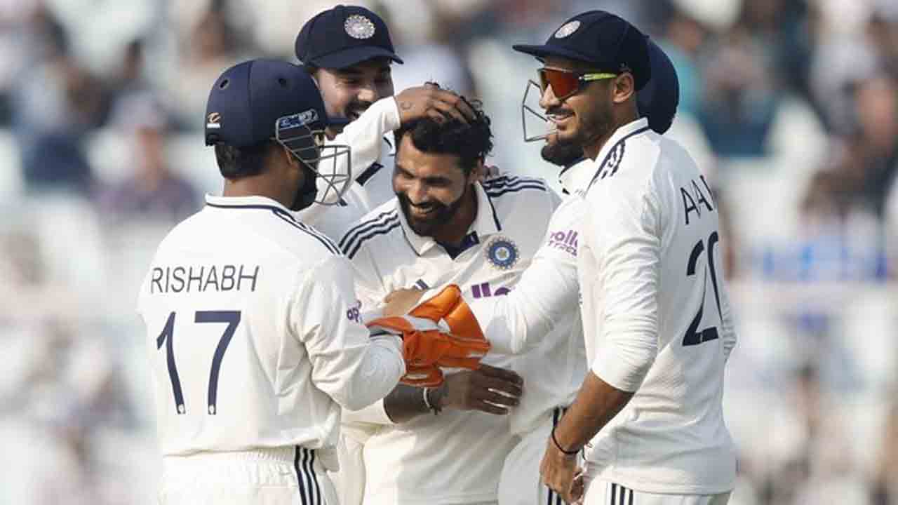 IND vs SA 1st Test | జడేజా జోరుతో సఫారీలు డీలా.. తొలి టెస్టులో గెలుపు వాకిట భారత్..!