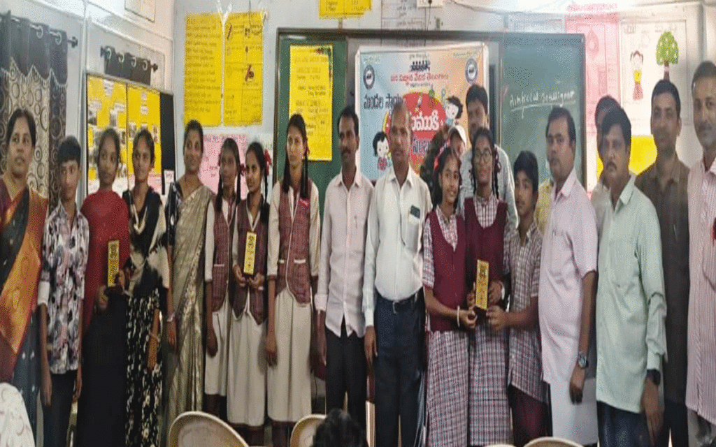 Karepally : 'విద్యార్థులకు శాస్త్రీయ అవగాహన కల్పించాలి'