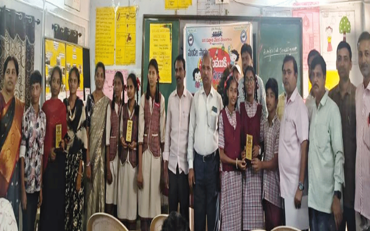 Karepally : ‘విద్యార్థులకు శాస్త్రీయ అవగాహన కల్పించాలి’