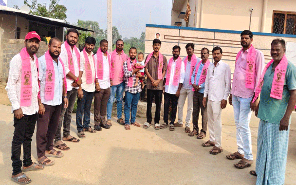 Choutuppal : బీఆర్ఎస్‌లోకి తుప్రాన్‌పేట కాంగ్రెస్ వాసులు