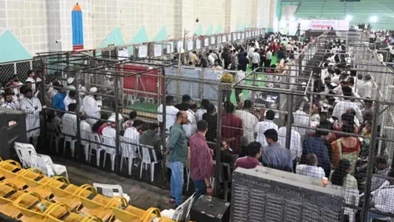 Jubilee Hills By Election | జూబ్లీహిల్స్‌లో హోరాహోరీ.. తొలి రౌండ్‌ ఫలితాలు విడుదల!