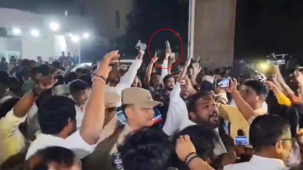 Jubilee Hills By Poll | జూబ్లీహిల్స్‌లో రౌడీ రాజ్యం.. మాగంటి సునీత‌కు చెప్పులు చూపించిన కాంగ్రెస్ గుండాలు