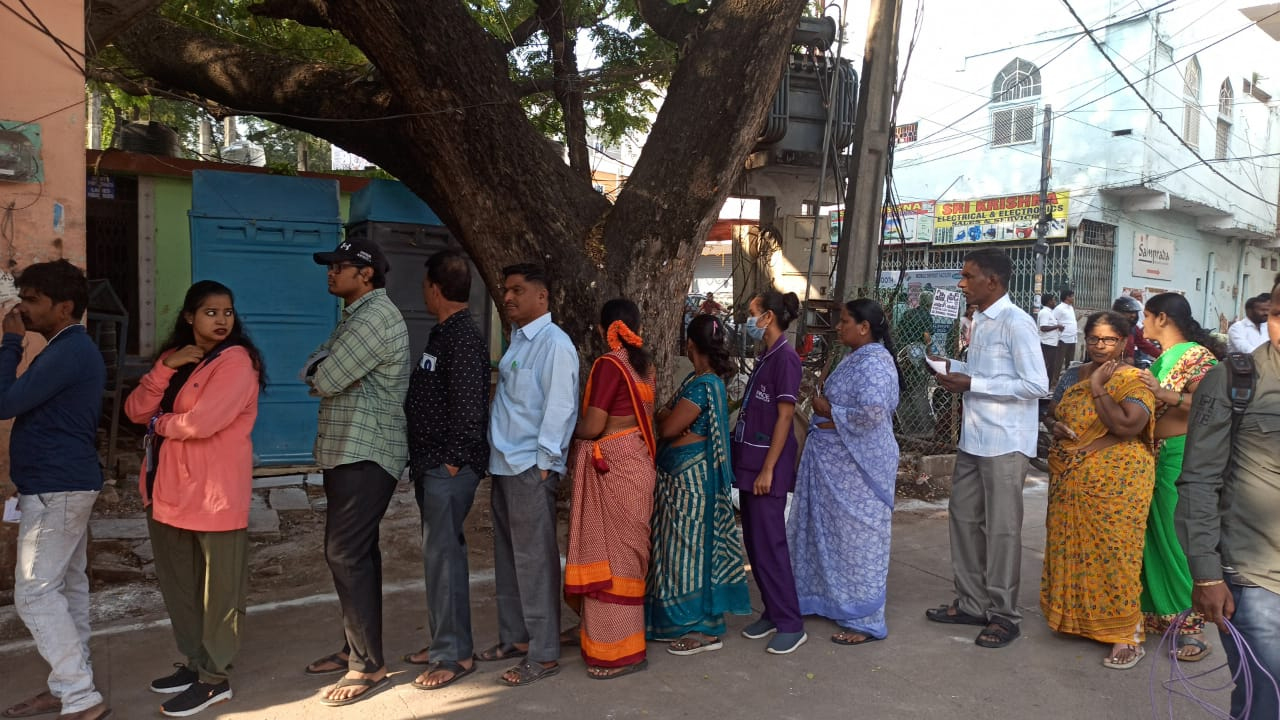 Jubilee Hills By-Election | జూబ్లీహిల్స్‌లో కొనసాగుతున్న పోలింగ్‌.. ఉదయం 9.30 వరకు 10.2 శాతం పోలింగ్‌