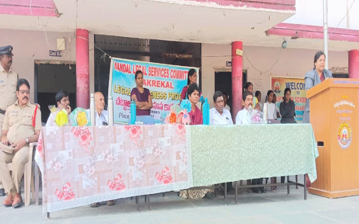 Kattangur : చట్టాలపై విద్యార్థులు అవగాహన కలిగి ఉండాలి : జడ్జి మంజుల సూర్యావర్