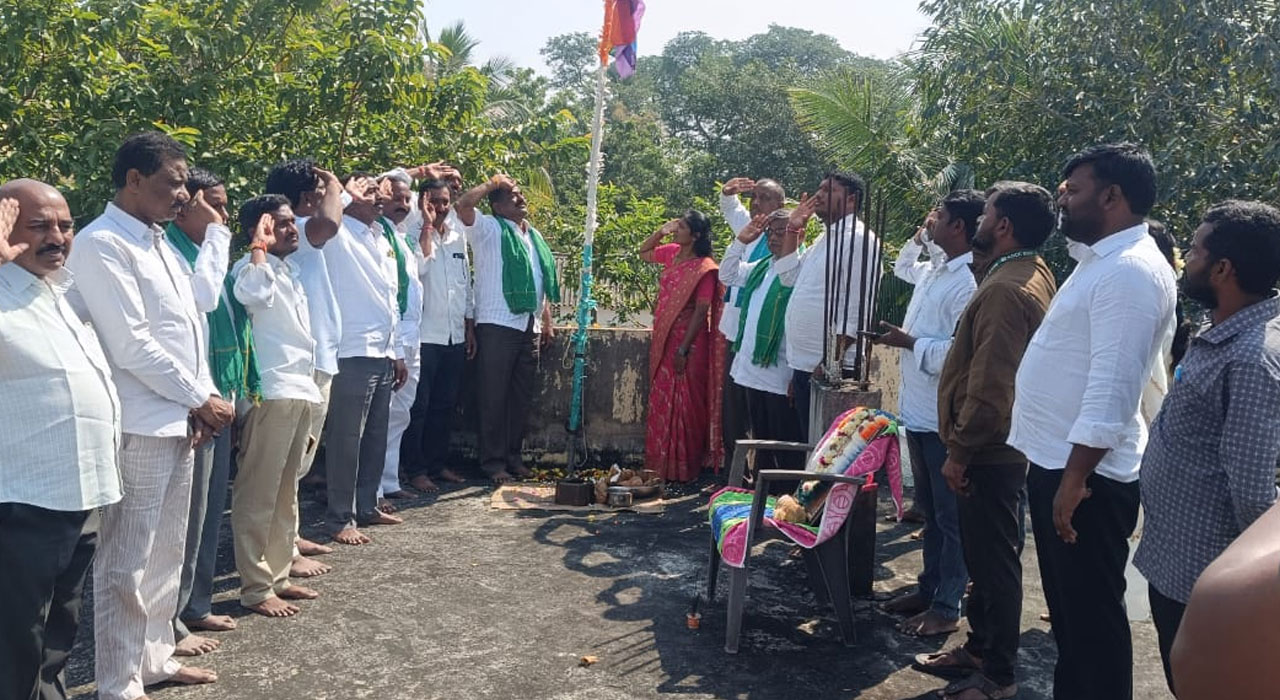 Kalvasrirampur | కాల్వశ్రీరాంపూర్‌లో సహకార వారోత్సవాలు.. జెండాను ఆవిష్కరించిన పీఏసీఎస్‌ చైర్మన్లు