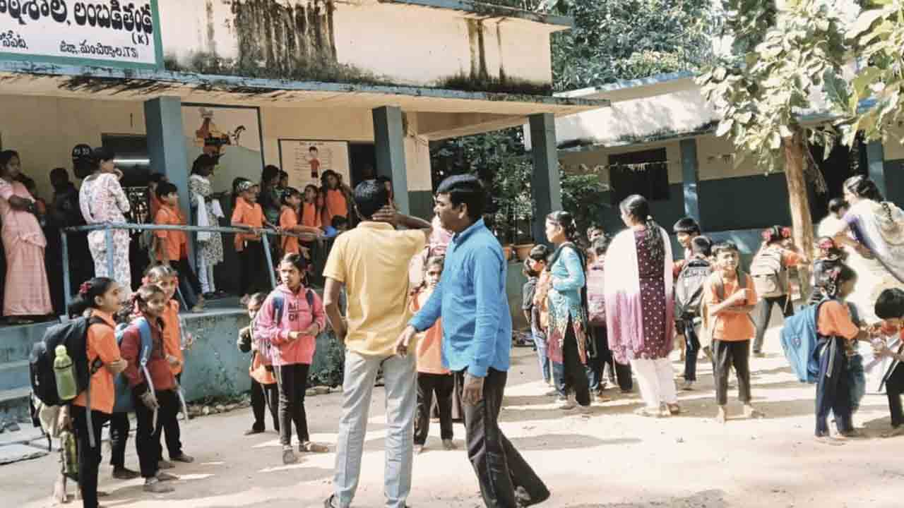 Kasipeta | టీచర్ డిప్యూటేషన్‌ను రద్దు చేయాలని తల్లిదండ్రుల డిమాండ్