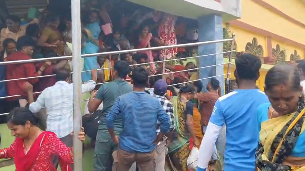 Stampede | కాశీబుగ్గ వేంకటేశ్వరస్వామి ఆలయంలో విషాదం.. తొక్కిసలాటలో 9 మంది దుర్మరణం