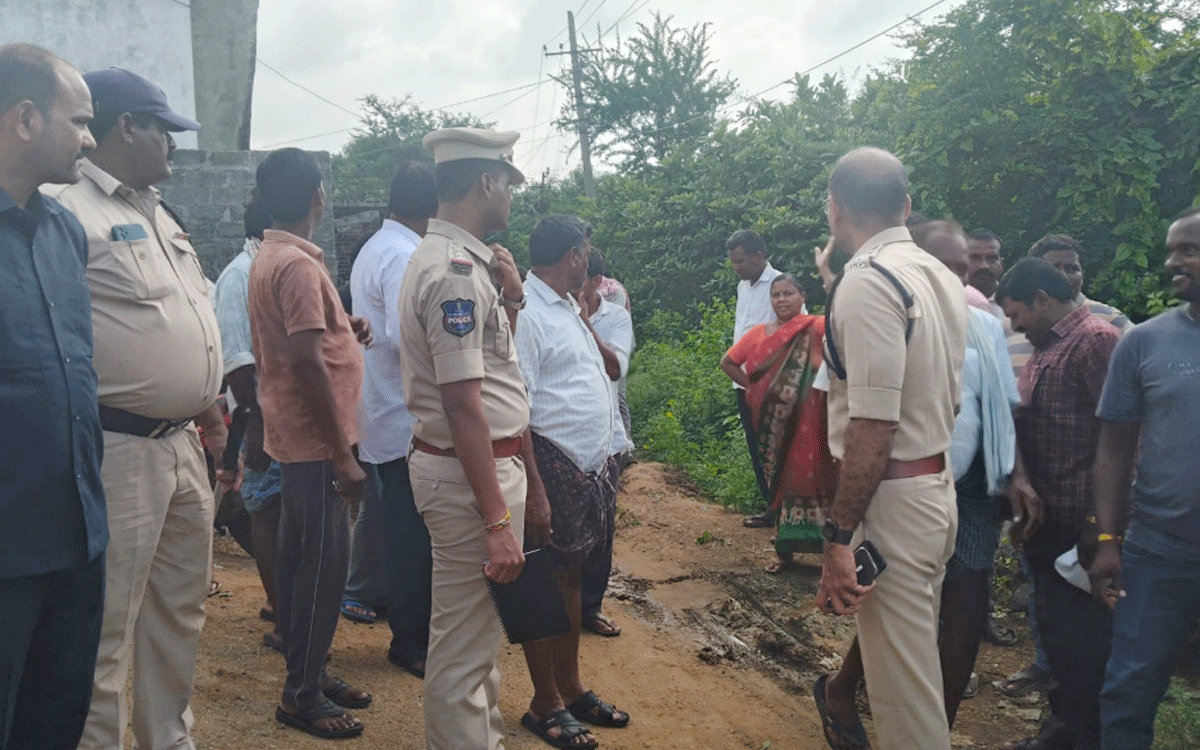 Khammam Rural : ముత్తగూడెంలో మహిళ‌ దారుణ హత్య