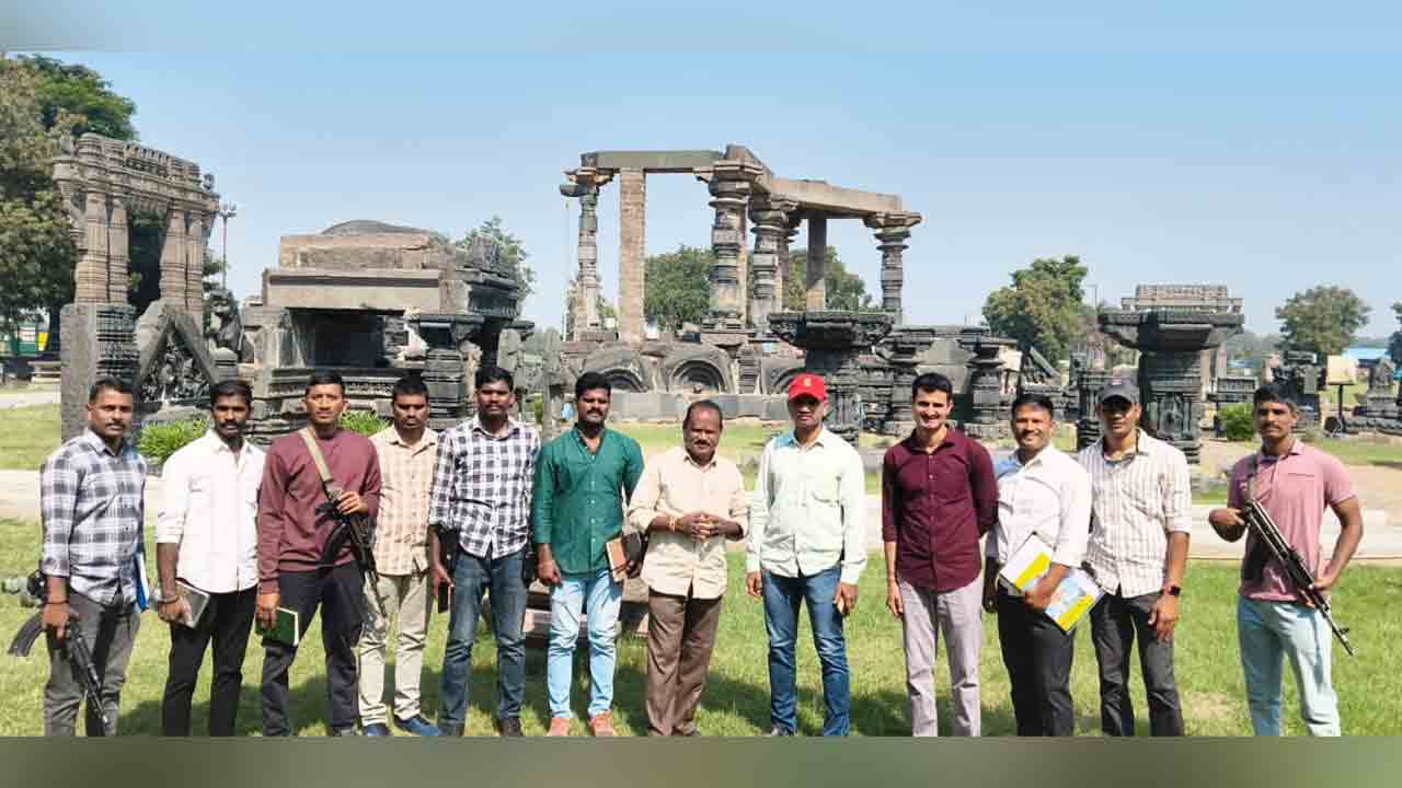 Warangal fort | ఢిల్లీ పేలుడు నేపథ్యంలో హై అలర్ట్.. ఓరుగల్లు కోటలో వద్ద పోలీసుల రెక్కీ