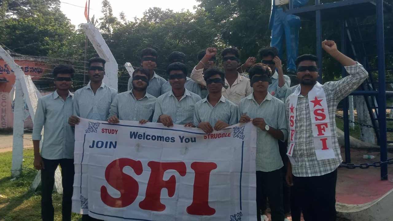 కళ్లకు గంతలతో నిరసన