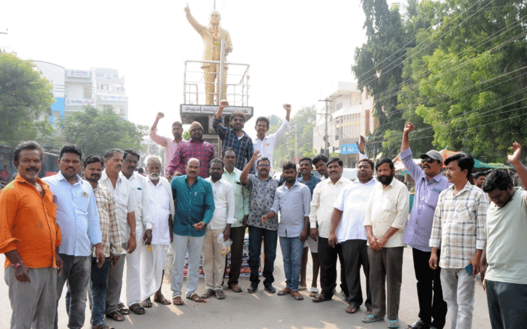 Kodada : 'రాజ్యాంగ స్ఫూర్తితో దేశాభివృద్ధికి కృషి చేయాలి'