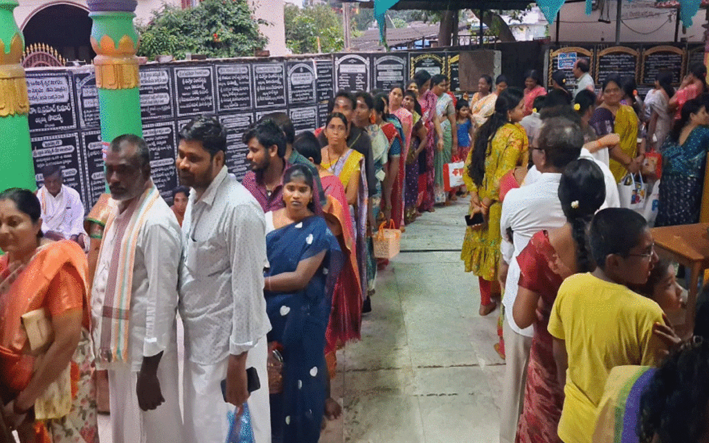 Kodada : కోదాడలో ఘనంగా కార్తీక పౌర్ణమి వేడుకలు