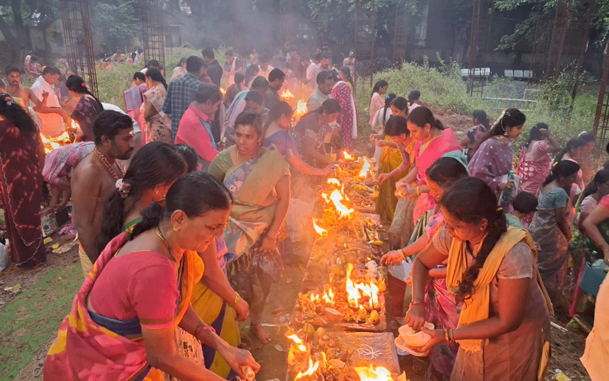 Kodada : కోదాడలో ఘనంగా కార్తీక పౌర్ణమి వేడుకలు