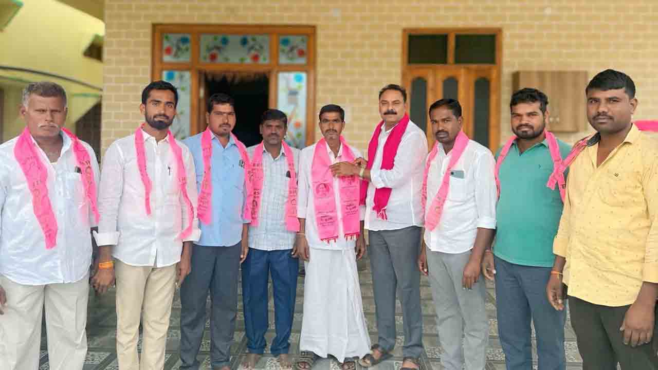 BRS | సర్పంచ్ నామినేషన్‌ల మొదటి రోజే కాంగ్రెస్ పార్టీకి ఎదురు దెబ్బ.. బీఆర్‌ఎస్‌లో చేరికలు