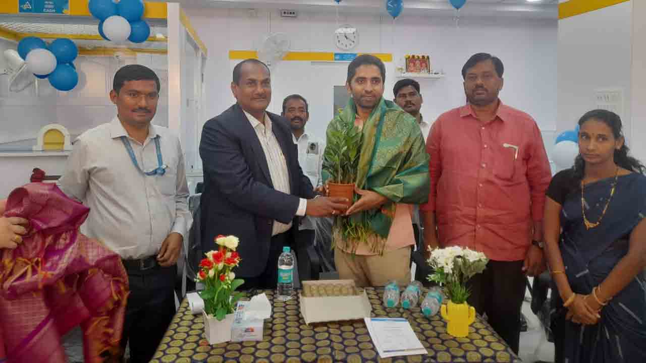 Kollapur | ప్రతి వ్యక్తి ఆర్థిక వృద్ధిలో బ్యాంకుల సహకారం ఉండాలి : జూపల్లి అరుణ్ బాబు