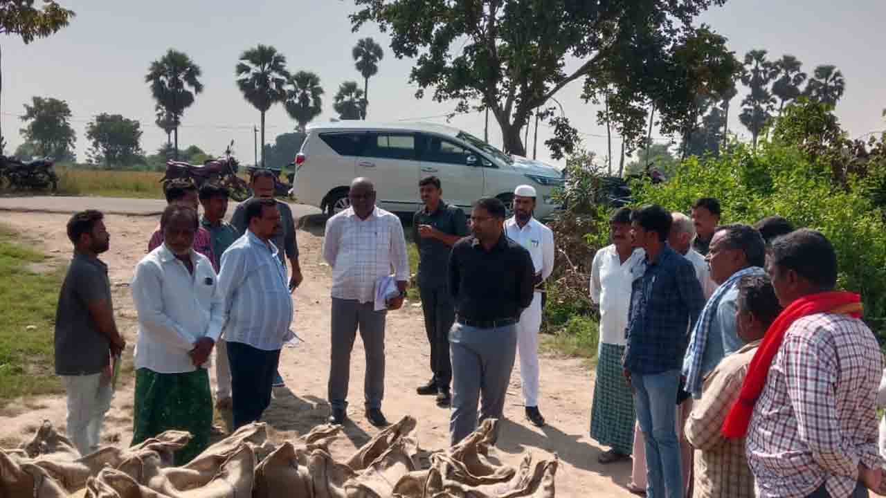 Collector Koya Sriharsha | ధాన్యం కొనుగోలు వేగవంతం చేయాలి : కలెక్టర్ కోయ శ్రీహర్ష