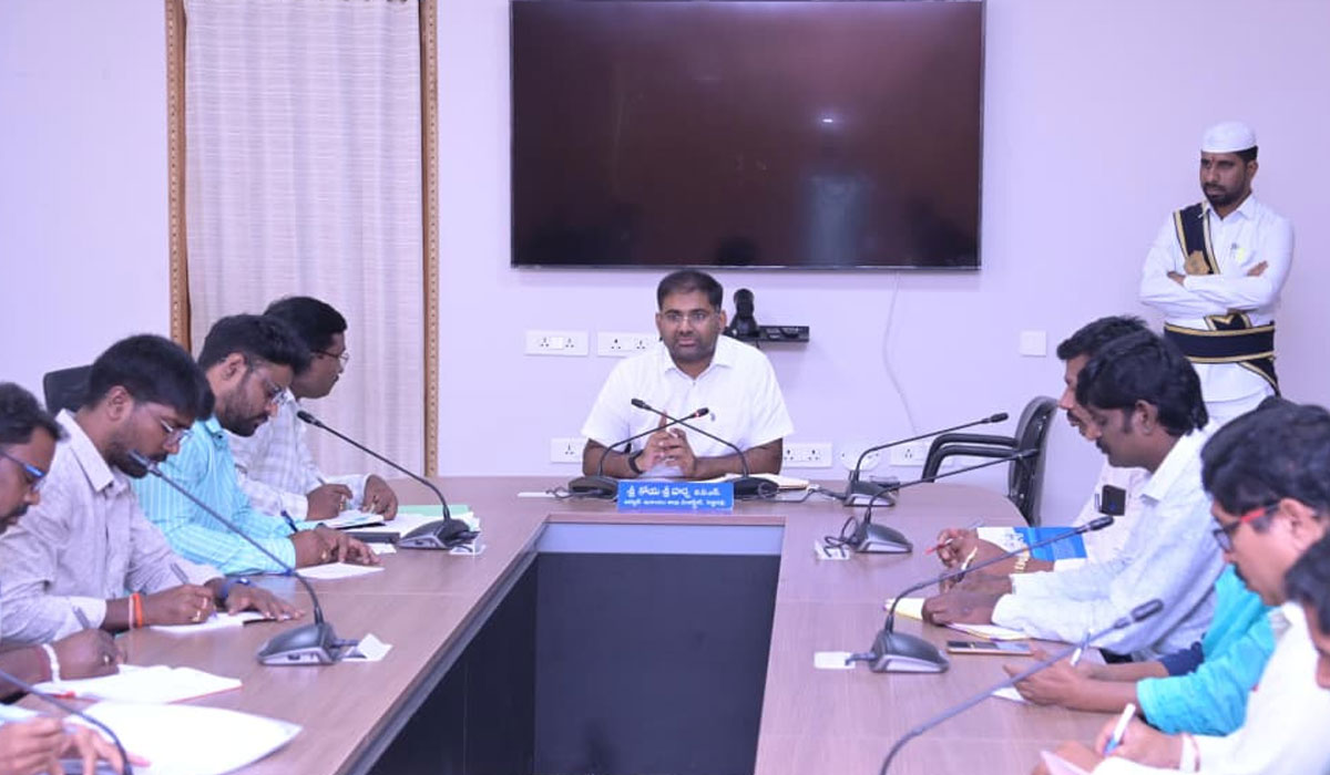 Collector Koya Sri Harsha | సంక్షేమ హాస్టళ్లలో ప్రత్యేక తరగతులు.. పెద్దపల్లి కలెక్టర్‌ కోయ శ్రీ హర్ష