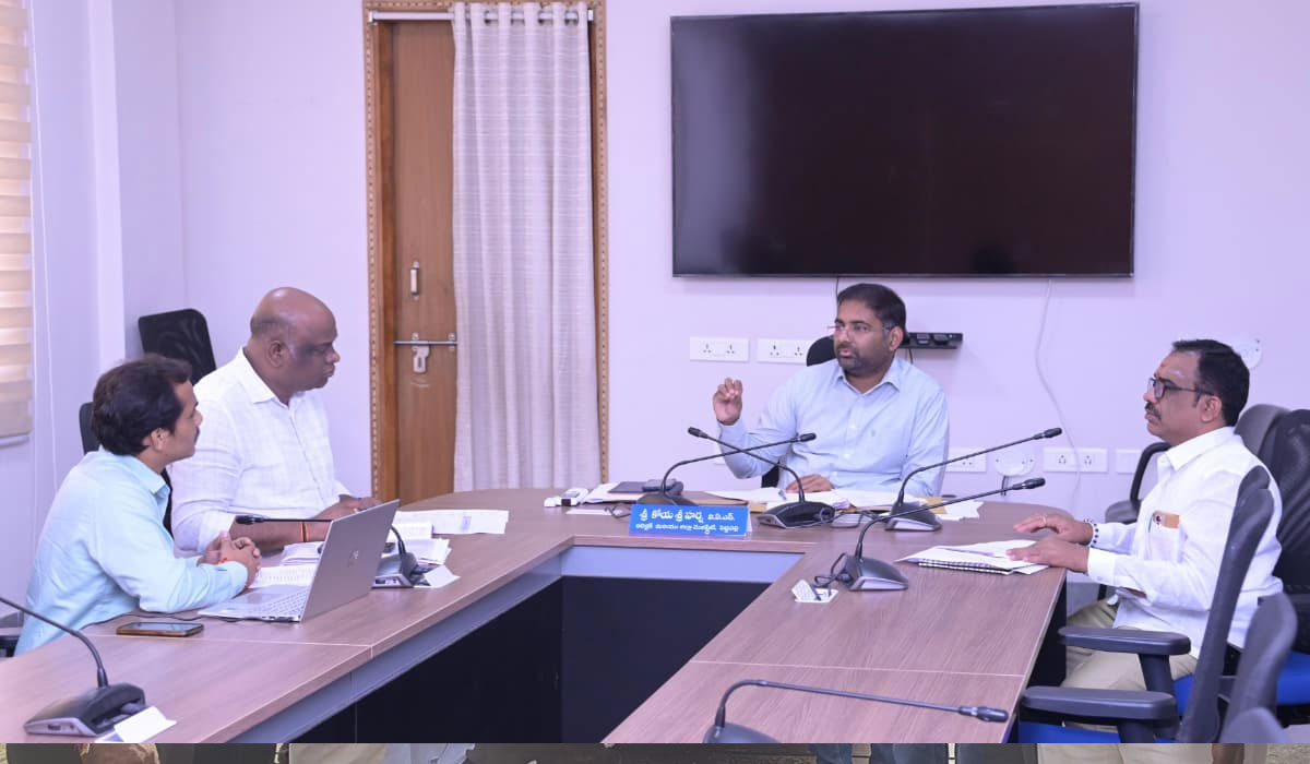 Collector Koya Sri Harsha | విద్యా సంస్థల్లో 25 తర్వాత కట్టల పొయ్యి పై వంట చేయొద్దు.. పెద్దపల్లి కలెక్టర్‌ కోయ శ్రీ హర్ష