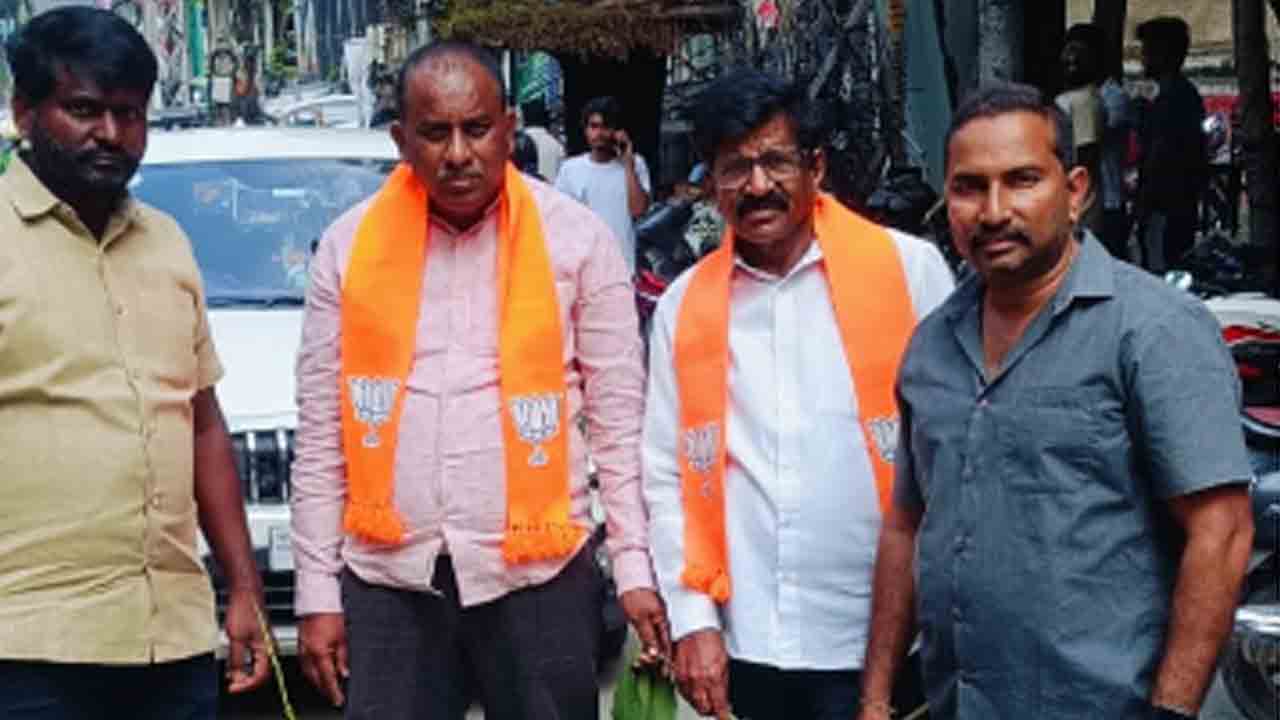 KPHB colony | గుంతల రోడ్లను బాగు చేయండి : వినోద్‌కుమార్‌ గౌడ్‌