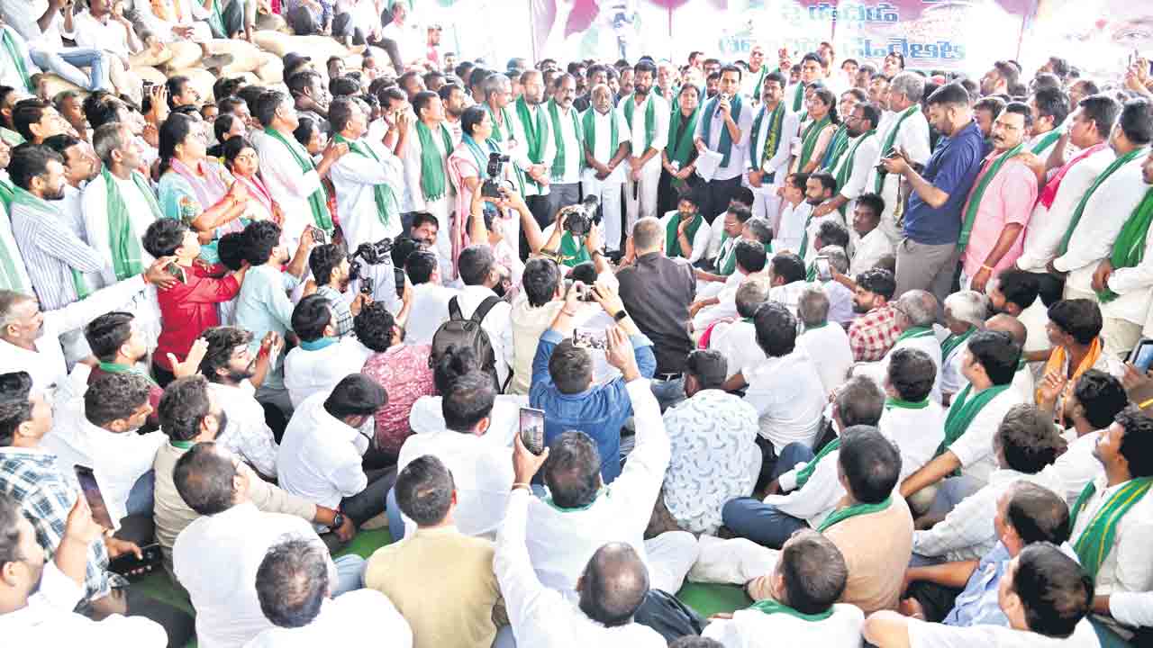 రైతన్నకు రామన్న భరోసా.. బీఆర్‌ఎస్‌ మీవెంటే ఉంటుందని కేటీఆర్‌ హామీ