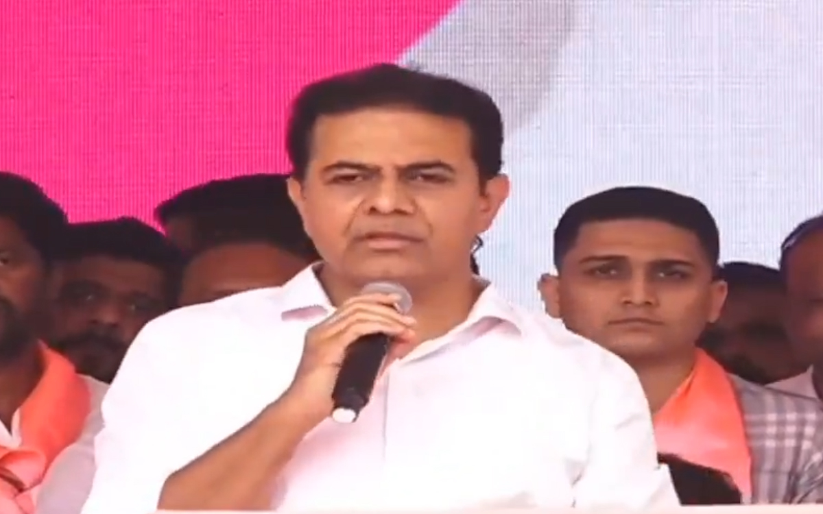 మన అమ్మ బతుకమ్మను తీసేసి కాంగ్రెస్‌ బొమ్మను పెట్టిండ్రు ఈ మాయల పకీర్లు : కేటీఆర్‌