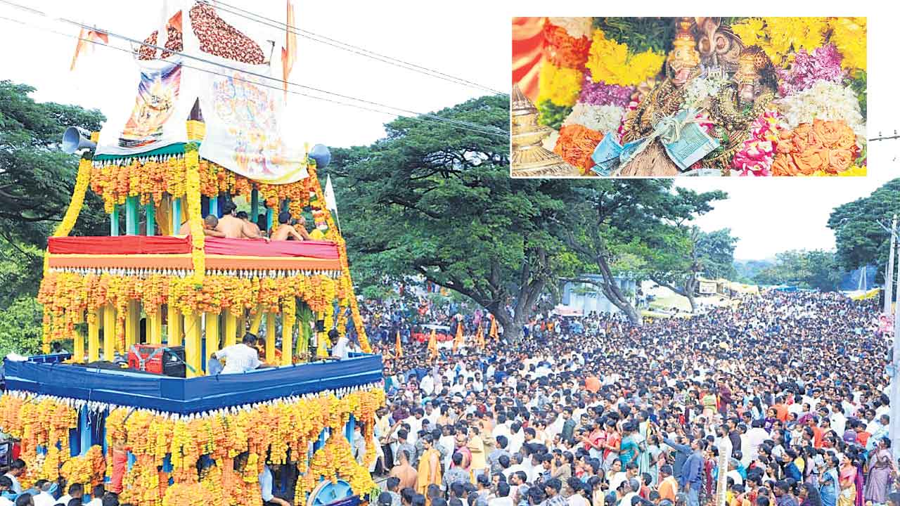 వైభవంగా నృసింహుని రధోత్సవం