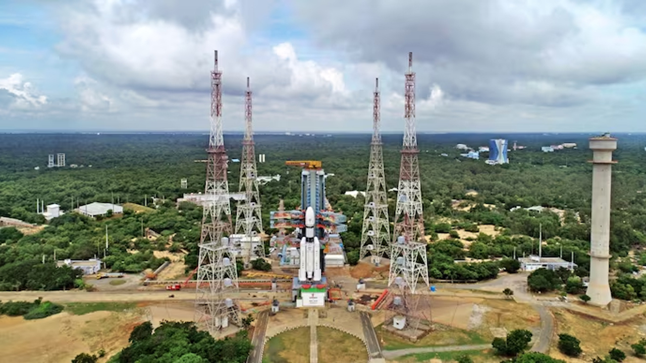 ISRO | రేపు ఎల్‌వీఎం3–ఎం5 ప్రయోగం.. సమాచార ఉపగ్రహాన్ని కక్ష్యలోకి ప్రవేశపెట్టనున్న ఇస్రో