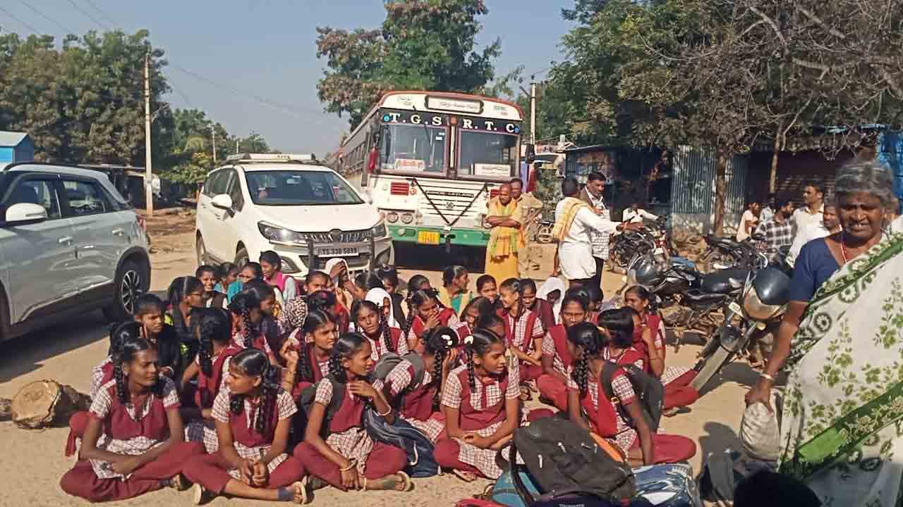 పర్దీపురంలో ఆర్టీసీ బస్సులు ఆపాలి