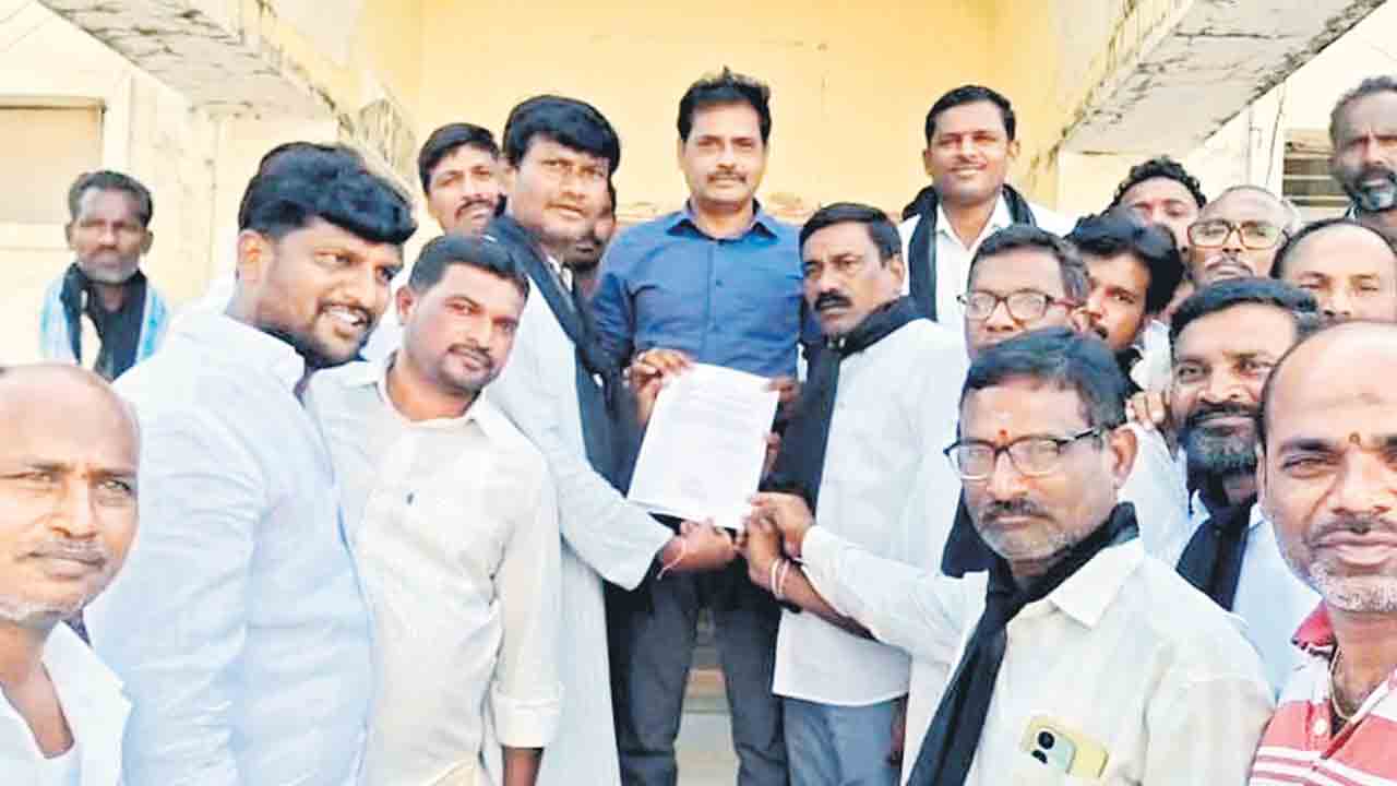 42 శాతం రిజర్వేషన్లు కల్పించాల్సిందే.. బీసీ సంఘాల నాయకుల డిమాండ్‌