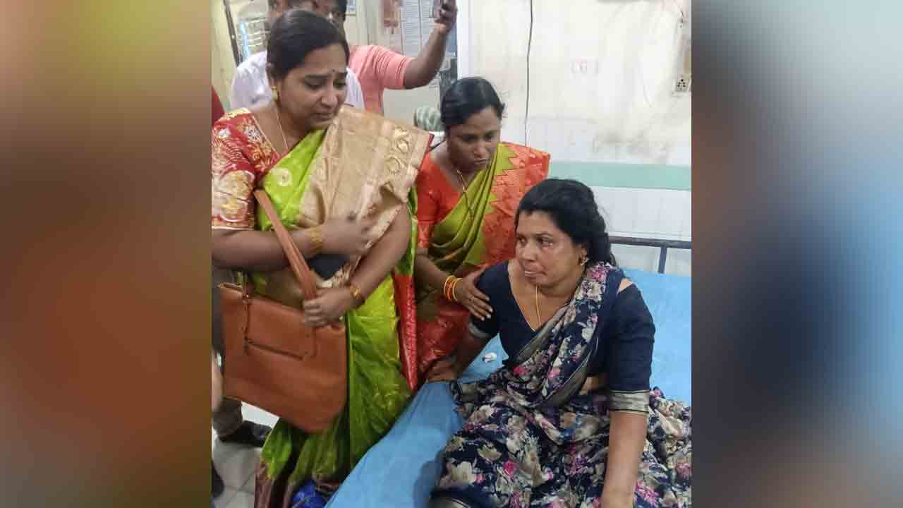 Road accident | ఆటోను ఢీకొన్న ఇసుక లారీ .. ఐదుగురు ఉపాధ్యాయులకు తీవ్ర గాయాలు, ఒకరి పరిస్థితి విషమం