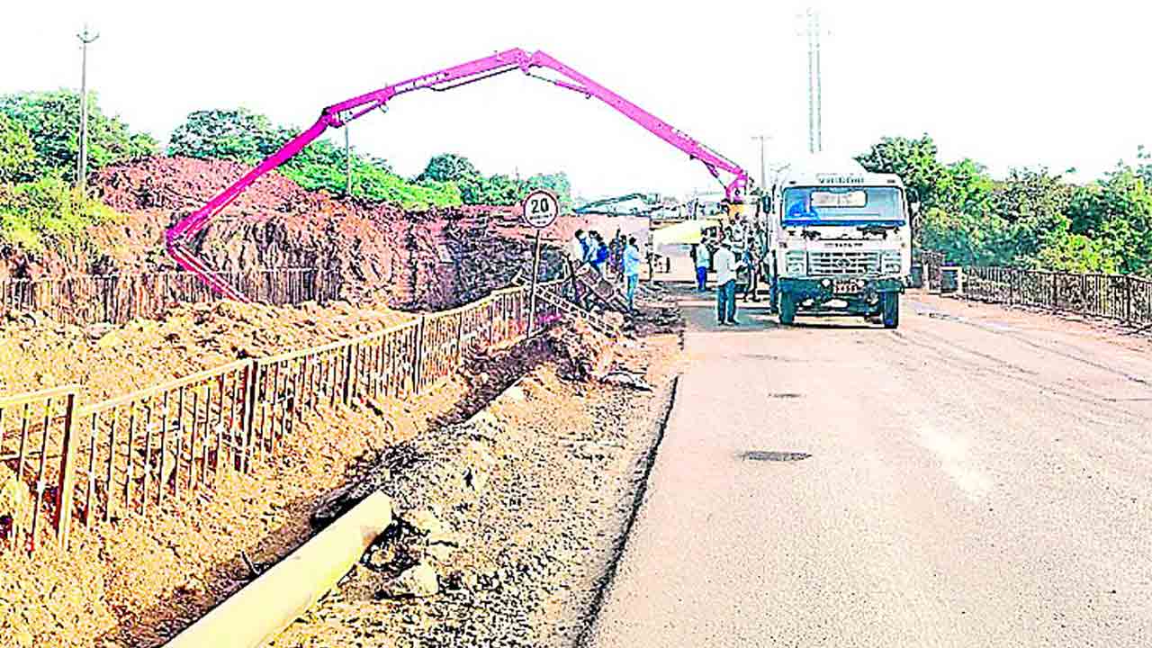 జాతర నాటికి పూర్తయ్యేనా?