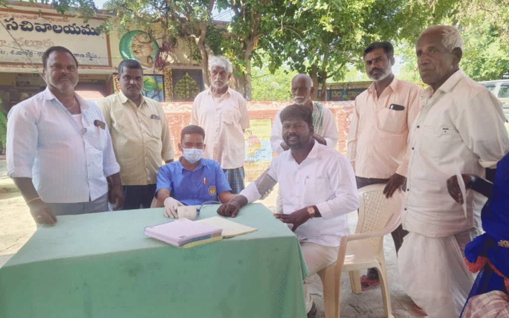 Rajapet : చల్లూరులో మెగా వైద్య శిబిరం