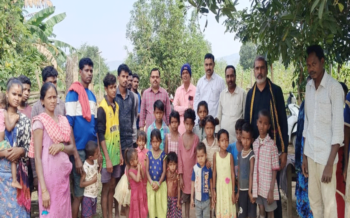 Chunchupalli : ఎంఈఓ బాలాజీ వలస ఆదివాసీ గ్రామ సందర్శ‌న‌