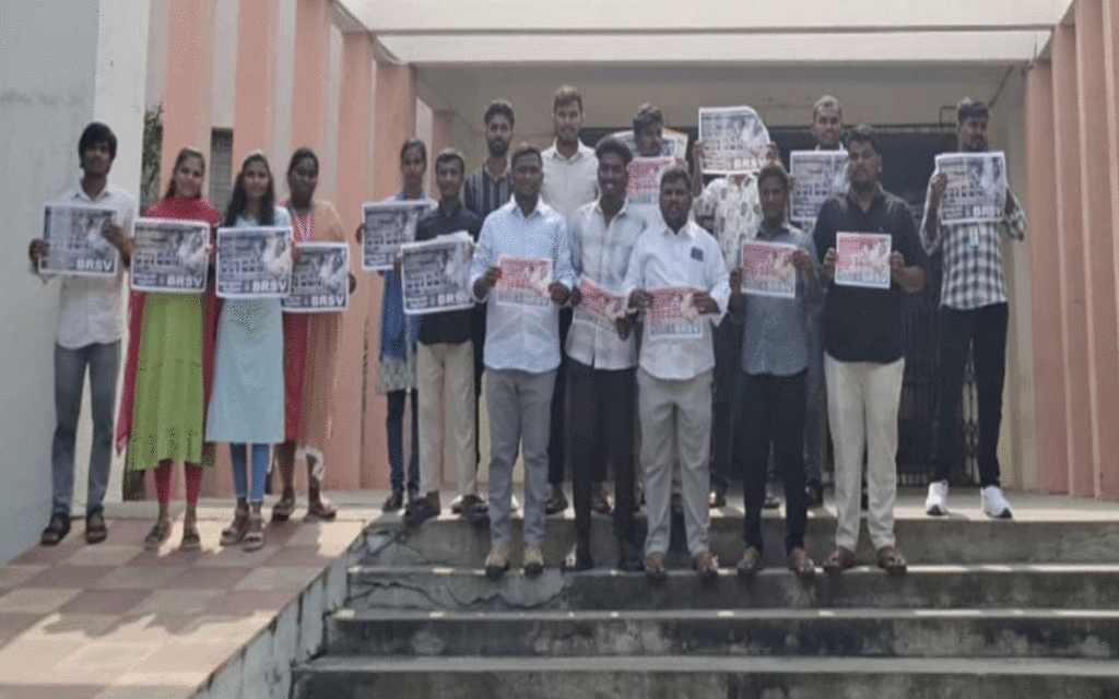 Ramagiri : దీక్షా దివస్ సందేశంతో ఎంజీయూలో బీఆర్ఎస్‌వీ పోస్టర్ ఆవిష్కరణ