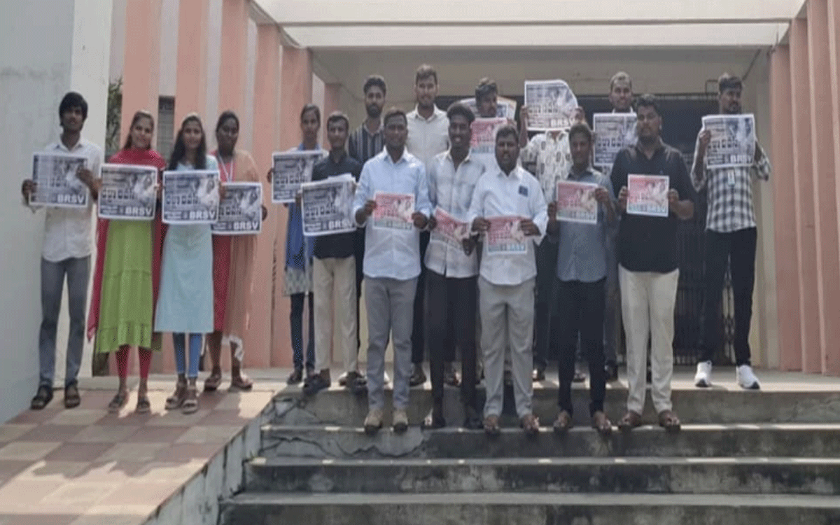 Ramagiri : దీక్షా దివస్ సందేశంతో ఎంజీయూలో బీఆర్ఎస్‌వీ పోస్టర్ ఆవిష్కరణ