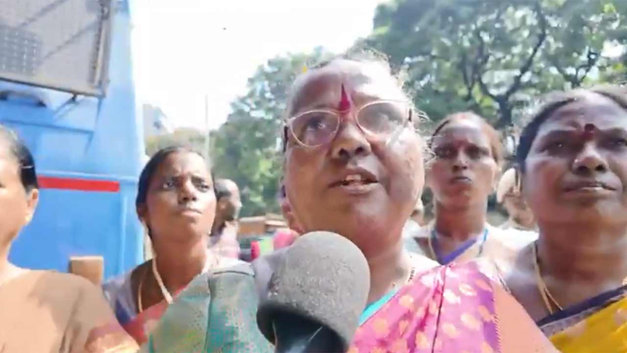 Telangana | నా ఇల్లు తాకట్టు పెట్టి మరి పిల్లలకు భోజనం పెడుతున్నా.. మధ్యాహ్న భోజన కార్మికురాలి ఆవేదన