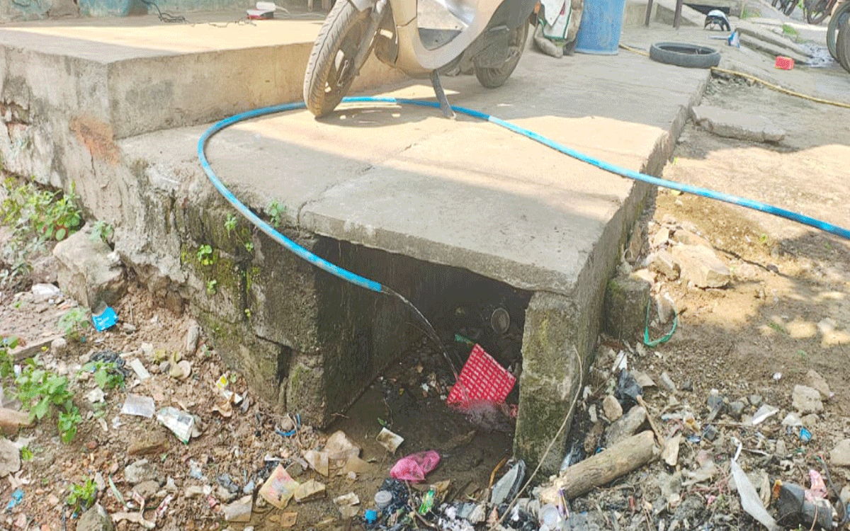 Karepally : మిషన్ భగీరథ నీళ్లు మురుగుకాల్వ‌ పాలు.. చోద్యం చూస్తున్న ఆర్‌డ‌బ్ల్యూఎస్ అధికారులు