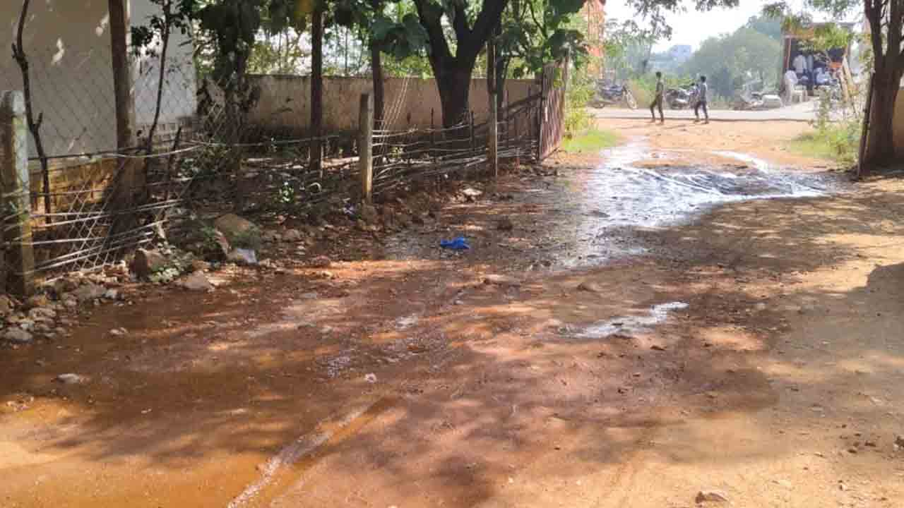 Mission Bhagiratha | వృధాగా మిషన్‌ భగీరథ నీరు.. పట్టించుకోని అధికారులు
