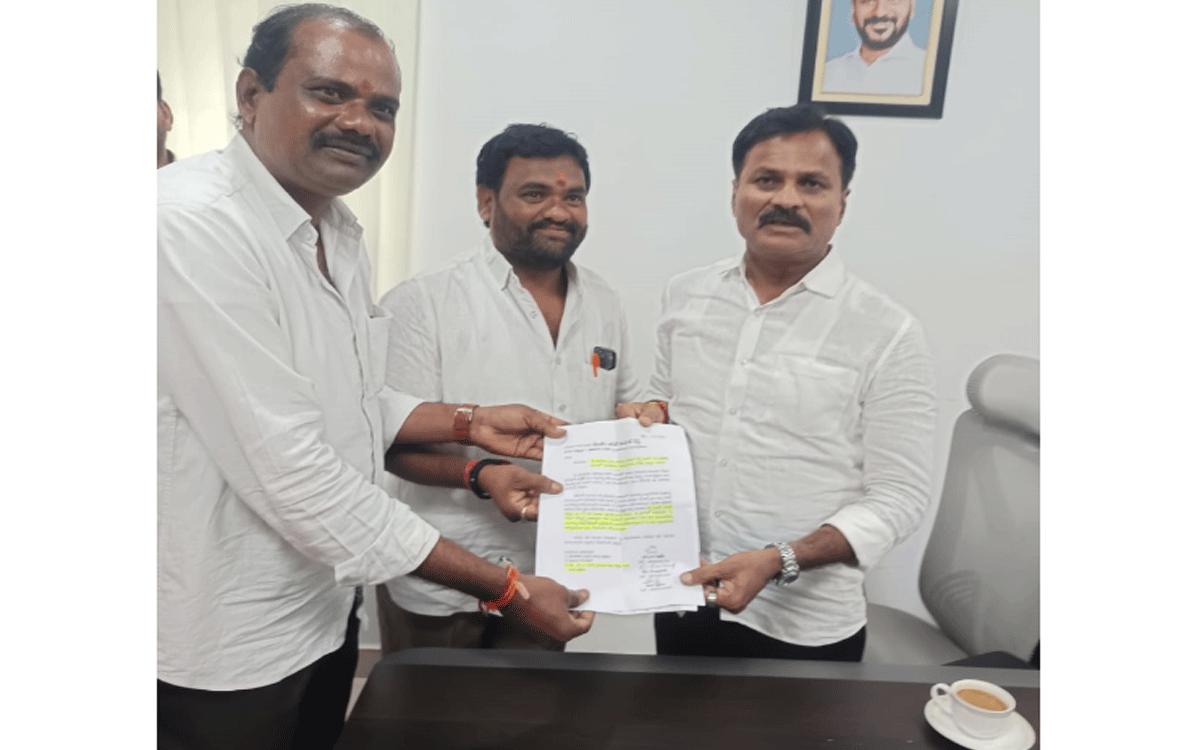 Bibinagar : నిరుపేదలకు ఇండ్ల స్థ‌లాలు కేటాయించాలని ఎమ్మెల్యే అనిల్‌కుమార్‌రెడ్డికి వినతి