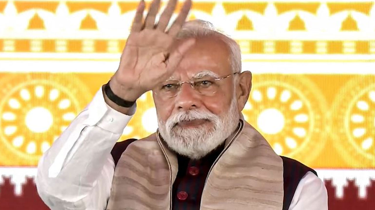 PM Modi: ప్ర‌ధాని మోదీ డిగ్రీ వివాదం.. ఢిల్లీ వ‌ర్సిటీకి 3 వారాల గ‌డువు ఇచ్చిన హైకోర్టు