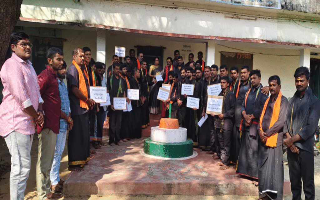 Motokondur : 'శివాలయ భూమిపై సర్వే చేపట్టాలి'