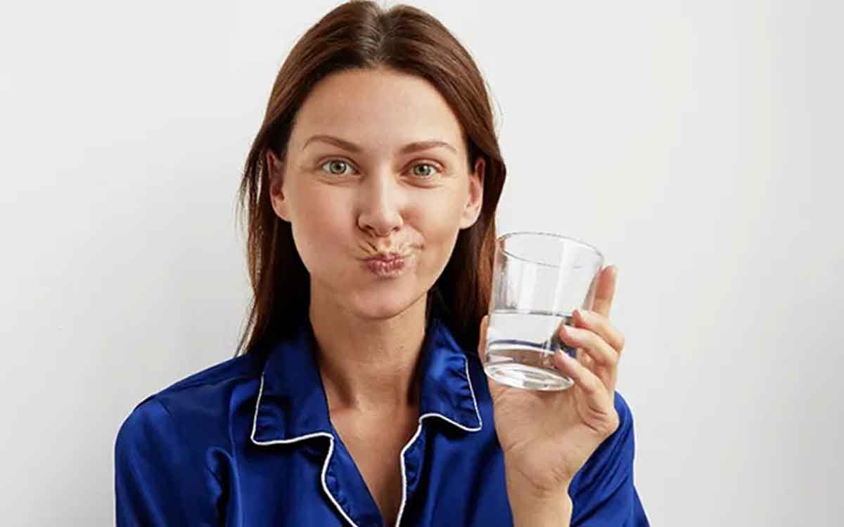 Natural Mouthwash | మీ ఇంట్లోనే ఈ నాచుర‌ల్ మౌత్ వాష్‌ల‌ను చాలా సుల‌భంగా త‌యారు చేసి ఉప‌యోగించండి.. అన్ని ర‌కాల నోటి స‌మ‌స్య‌లు త‌గ్గుతాయి..