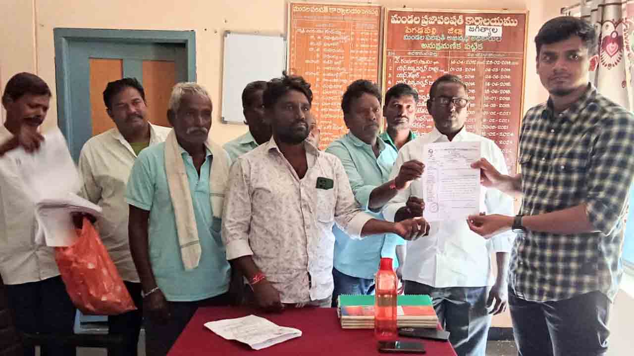 Pegadapalli | ప్రభుత్వ భూమిలో అక్రమ నిర్మాణంపై ఎంపీడీవోకు ఫిర్యాదు